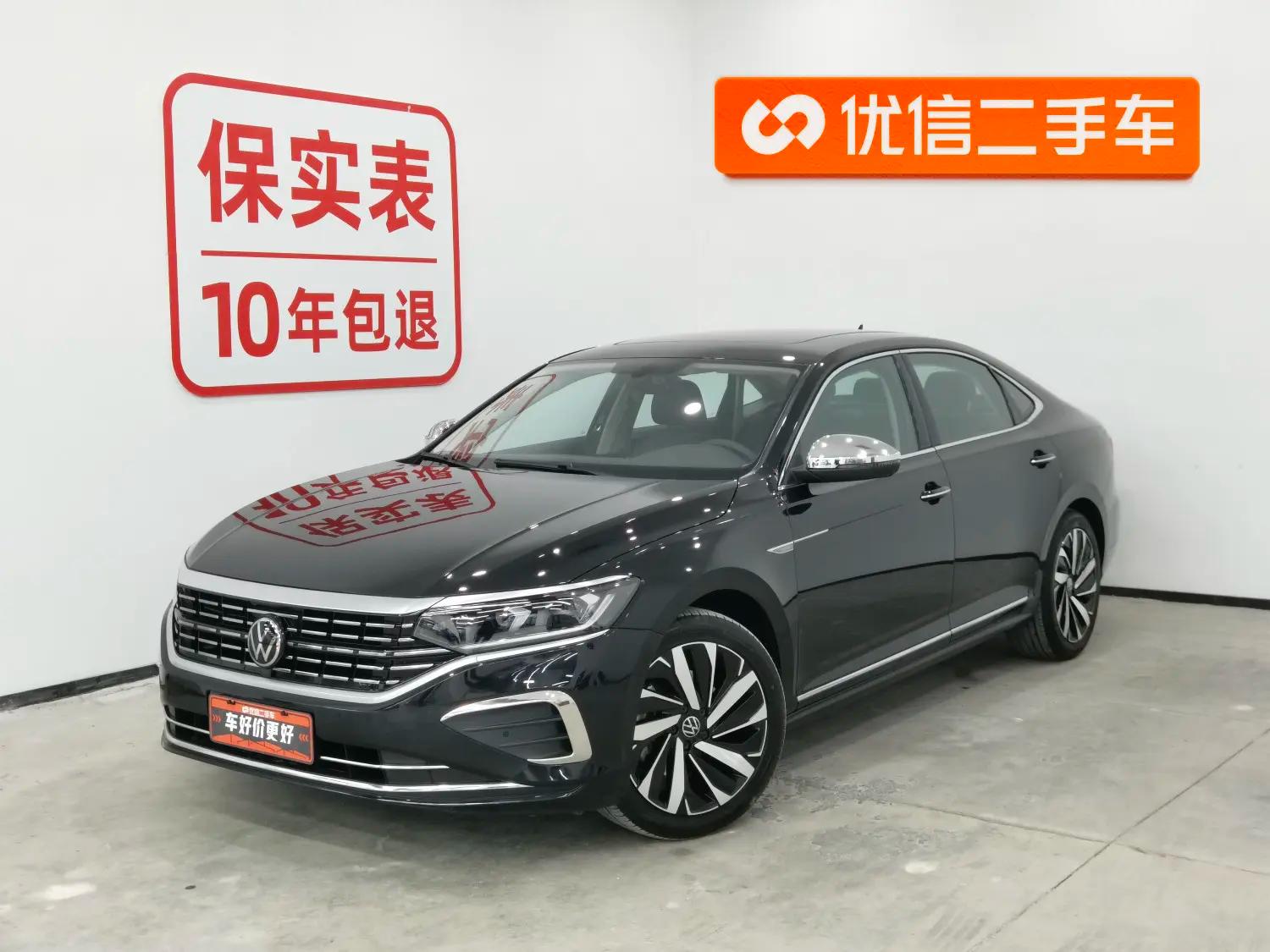 Volkswagen Passat 2023 г. 24213 км.