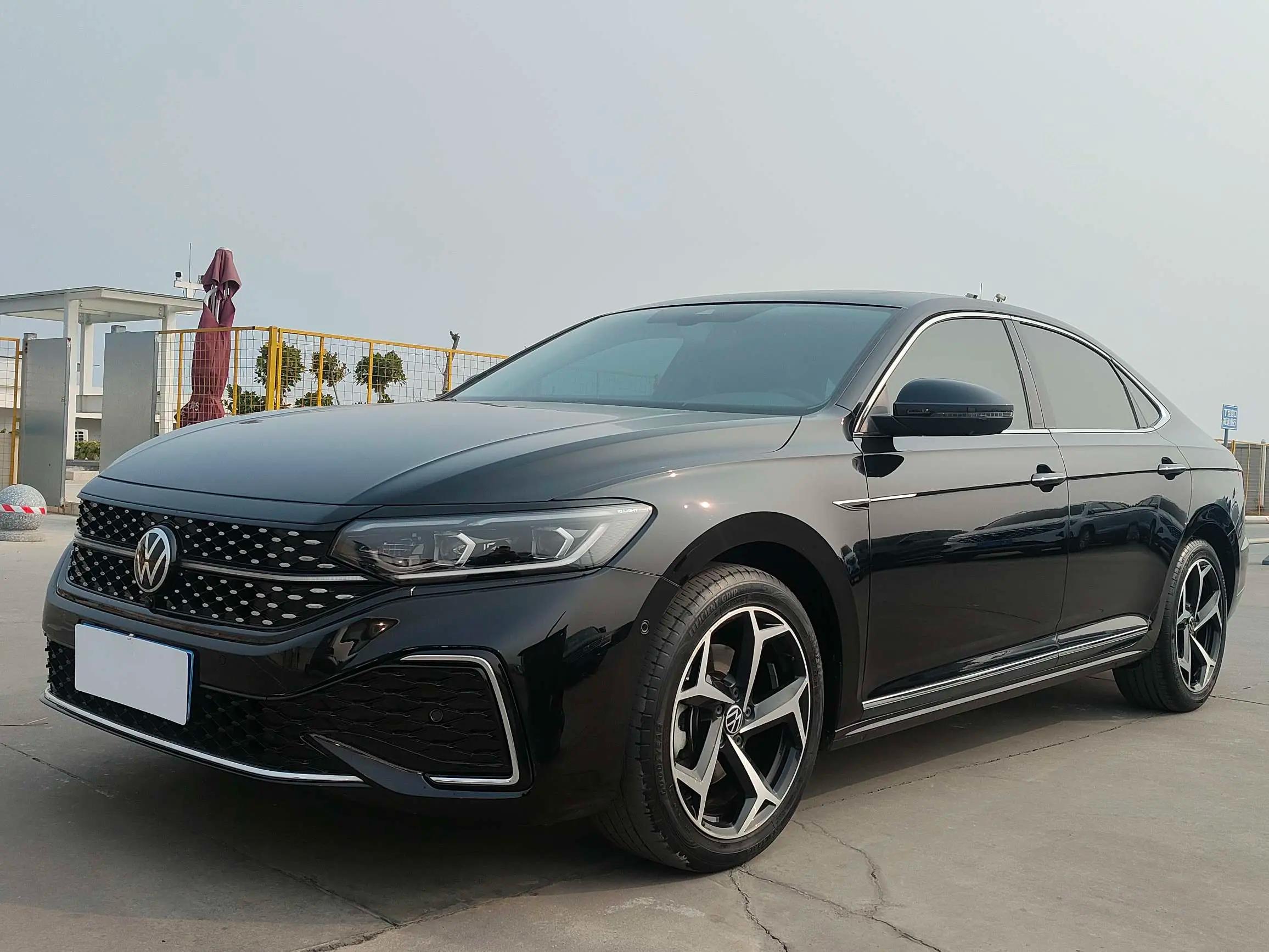 Volkswagen Passat 2023 г. 40117 км.