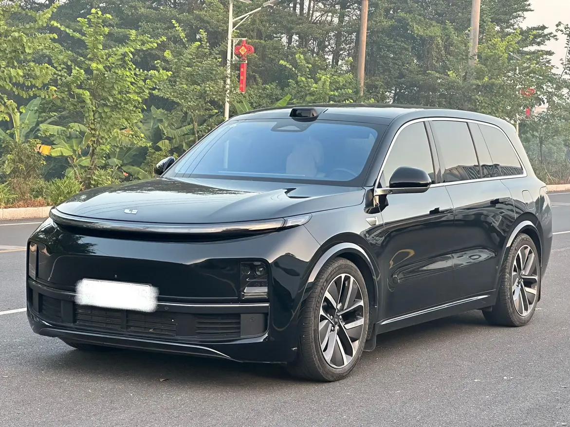 Lixiang L9 2023 г. 33105 км.