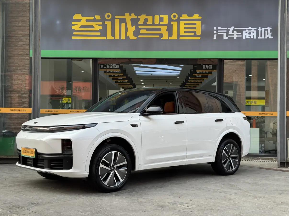Lixiang L7 2024 г. 30102 км.