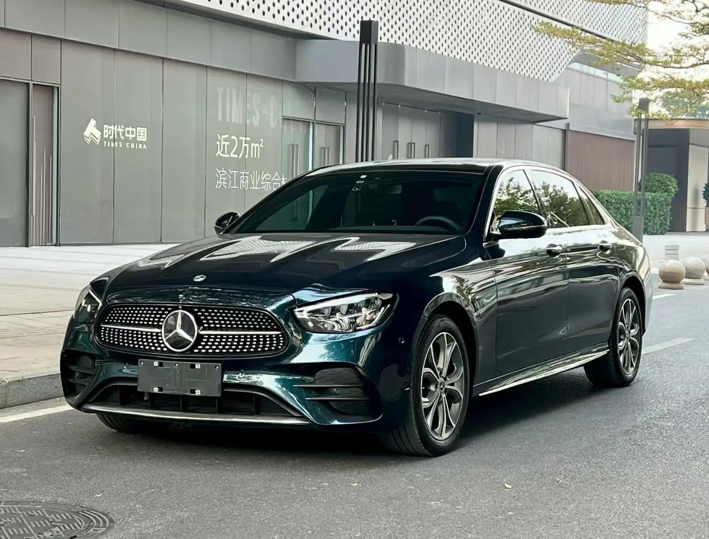 Mercedes-Benz E-Class 2023 г. 17089 км.