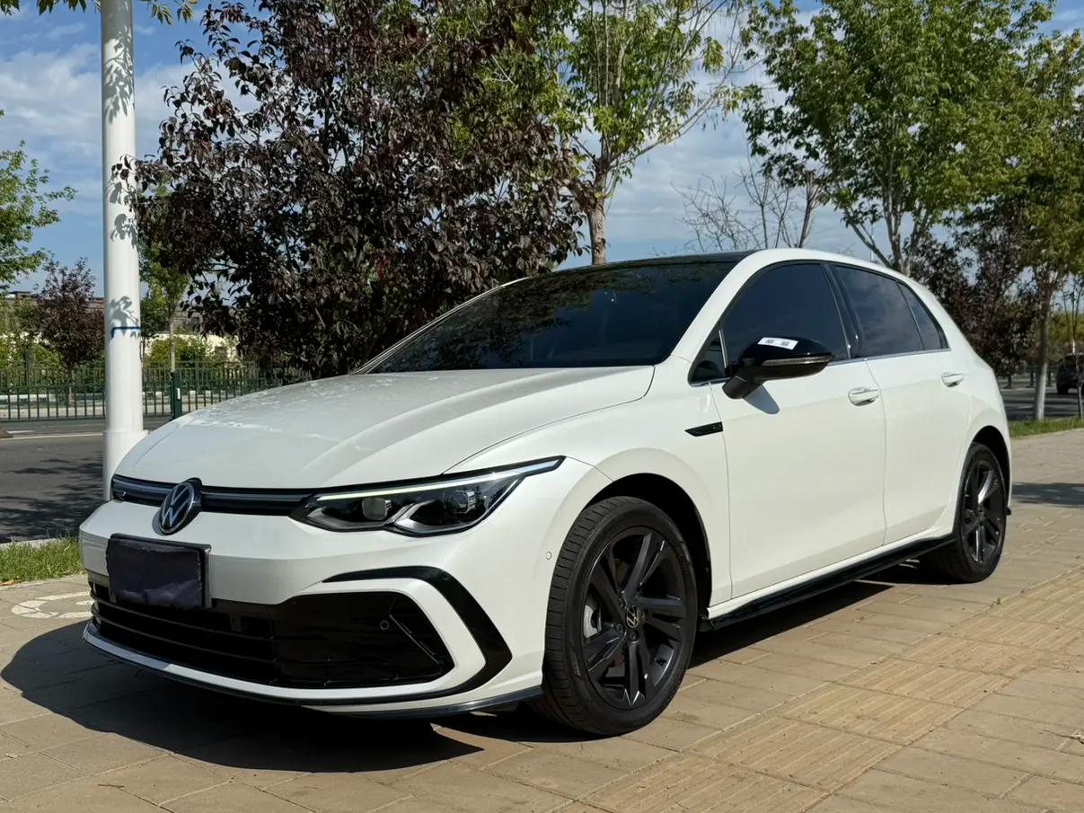 Volkswagen Golf 2022 г. 30104 км.