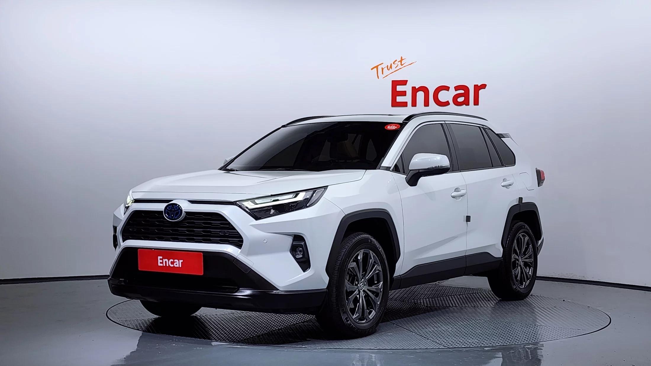 Toyota RAV4 2.5 2WD Hybrid XLE, гибрид, 2023 г. 34161 км.