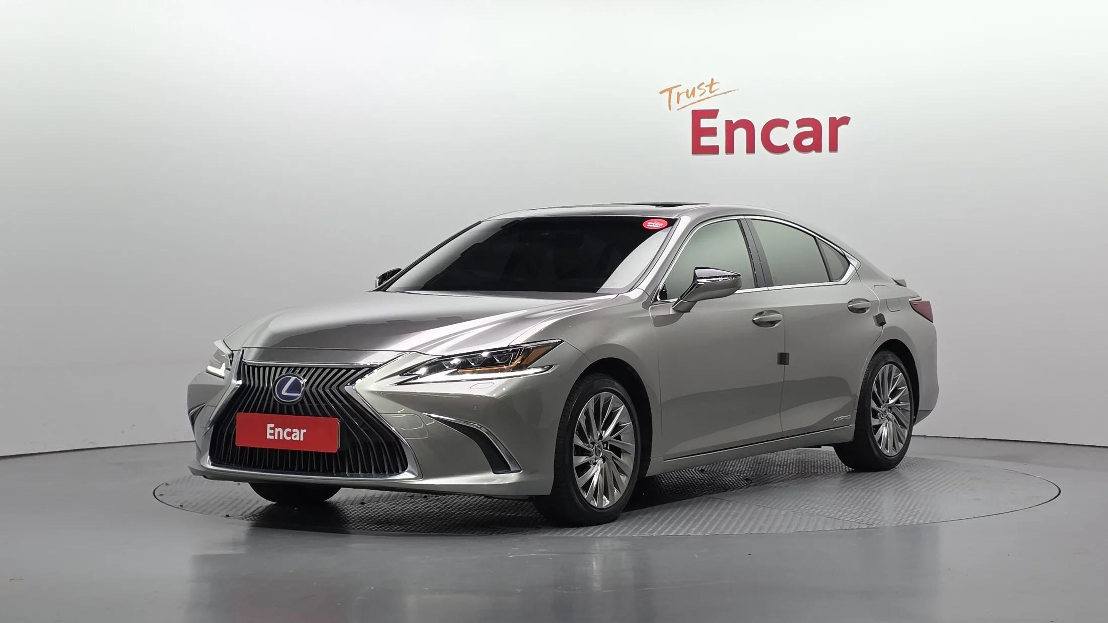 Lexus ES300h Executive, гибрид, 2021 г. 82871 км.