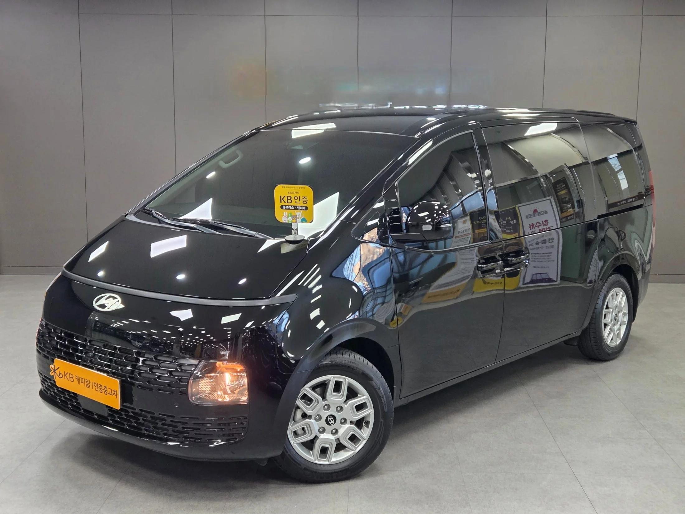Hyundai Staria L3.5 Tourer 11-Seater Modern, 2024 г. 12631 км.