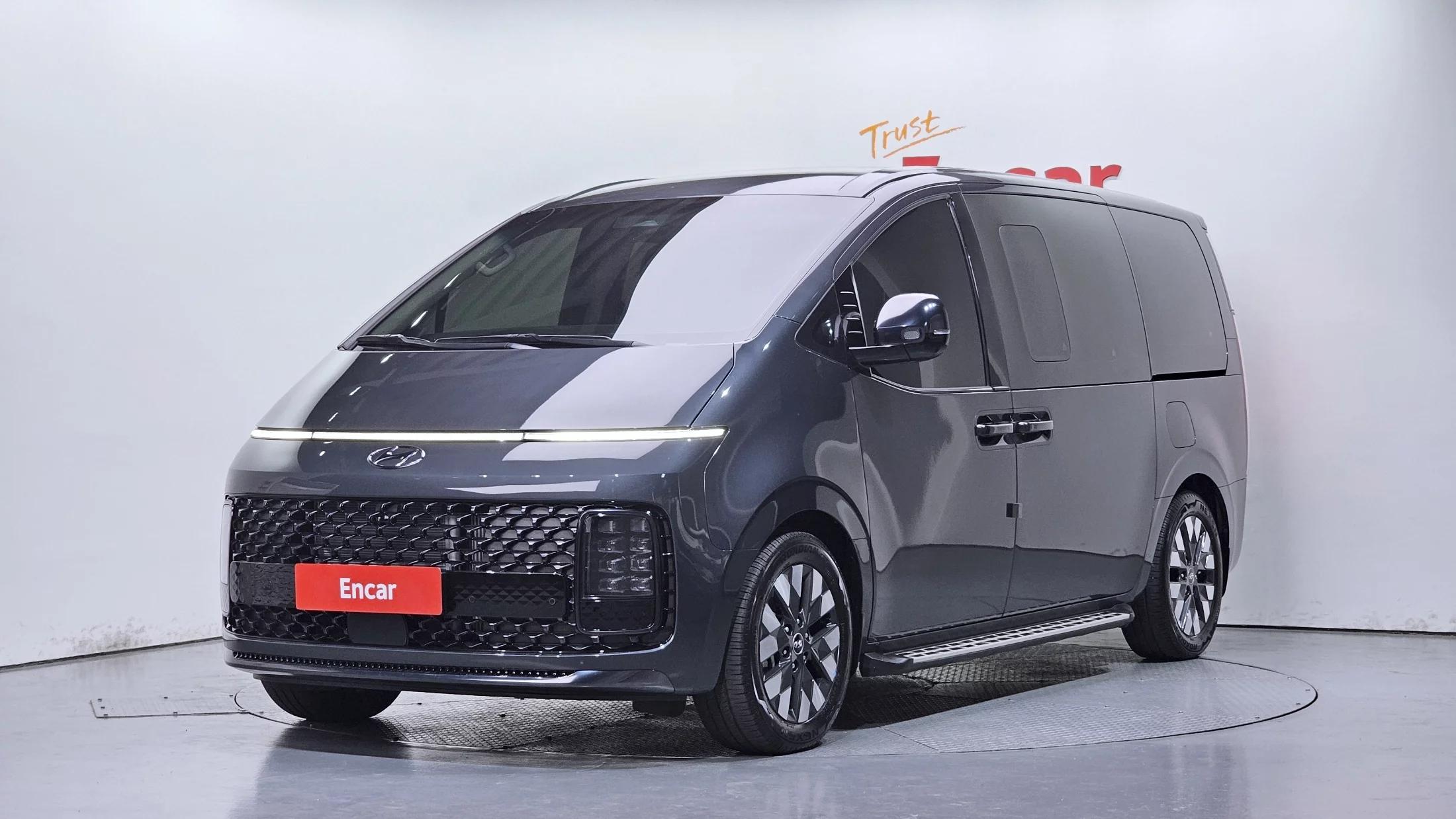 Hyundai Staria 4WD Lounge 7-Seater Inspiration, 2023 г. 14855 км.