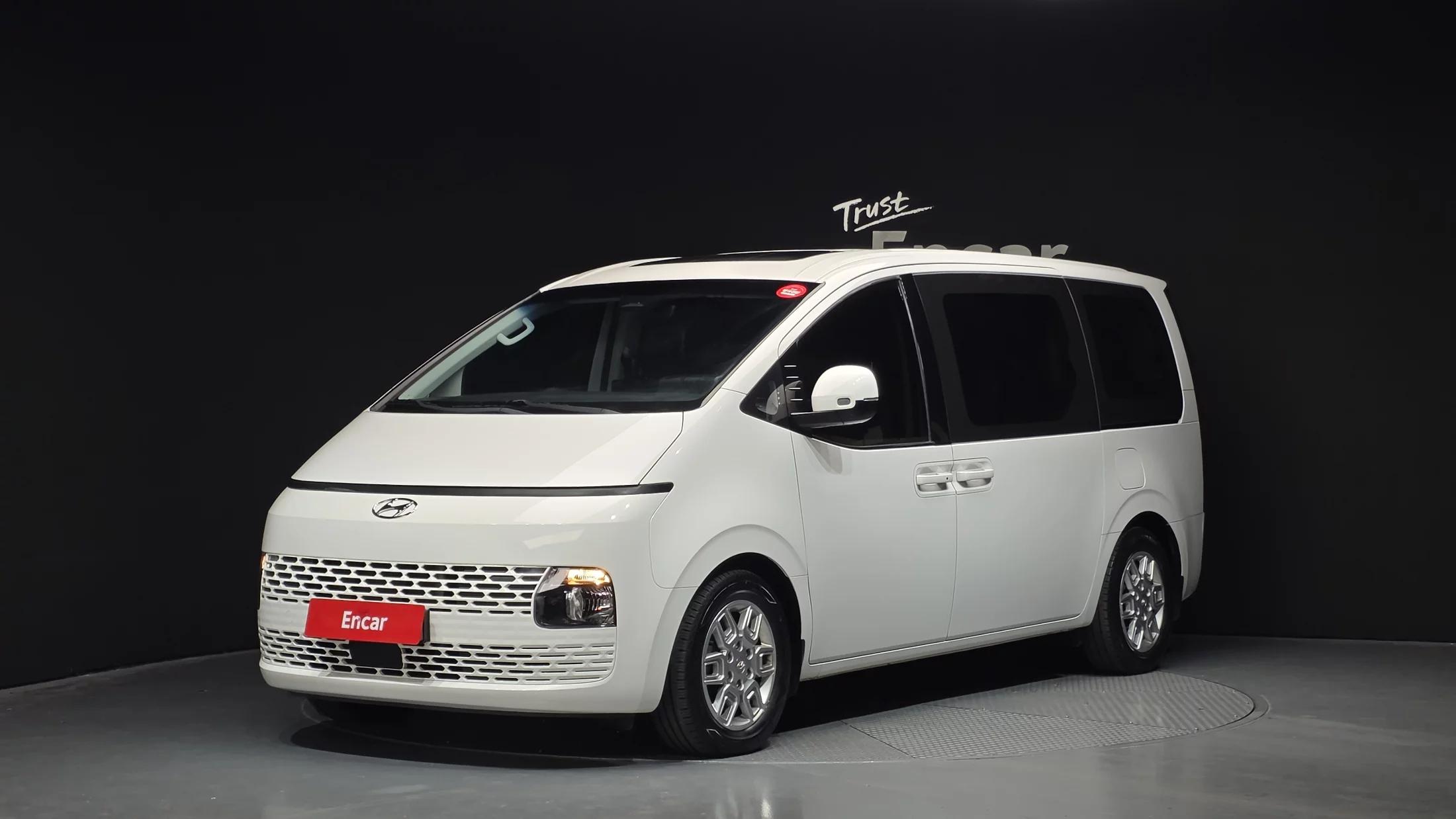 Hyundai Staria 4WD Tourer 11-Seater Modern, 2022 г. 71675 км.
