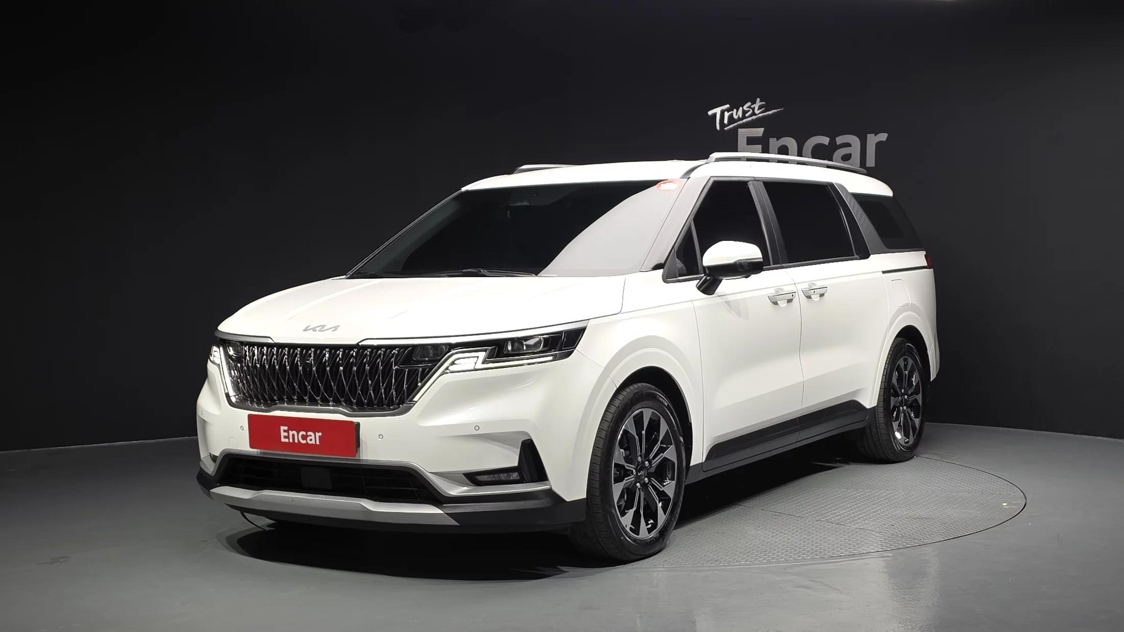 Kia Carnival 9-Seater Prestige, 2021 г. 33138 км.